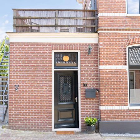 Sfeervol Verblijf In Oude Gemeentehuis Eenrum. Bagian luar foto