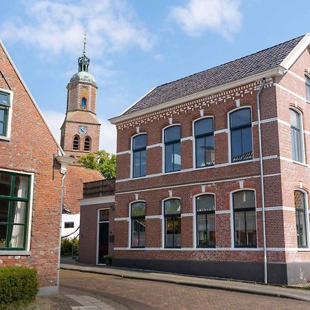 Sfeervol Verblijf In Oude Gemeentehuis Eenrum. Bagian luar foto