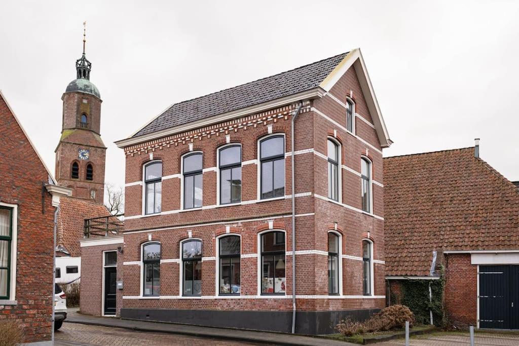 Sfeervol Verblijf In Oude Gemeentehuis Eenrum. Bagian luar foto