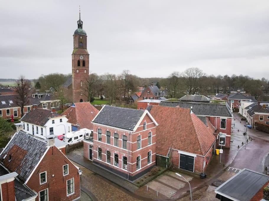 Sfeervol Verblijf In Oude Gemeentehuis Eenrum. Bagian luar foto