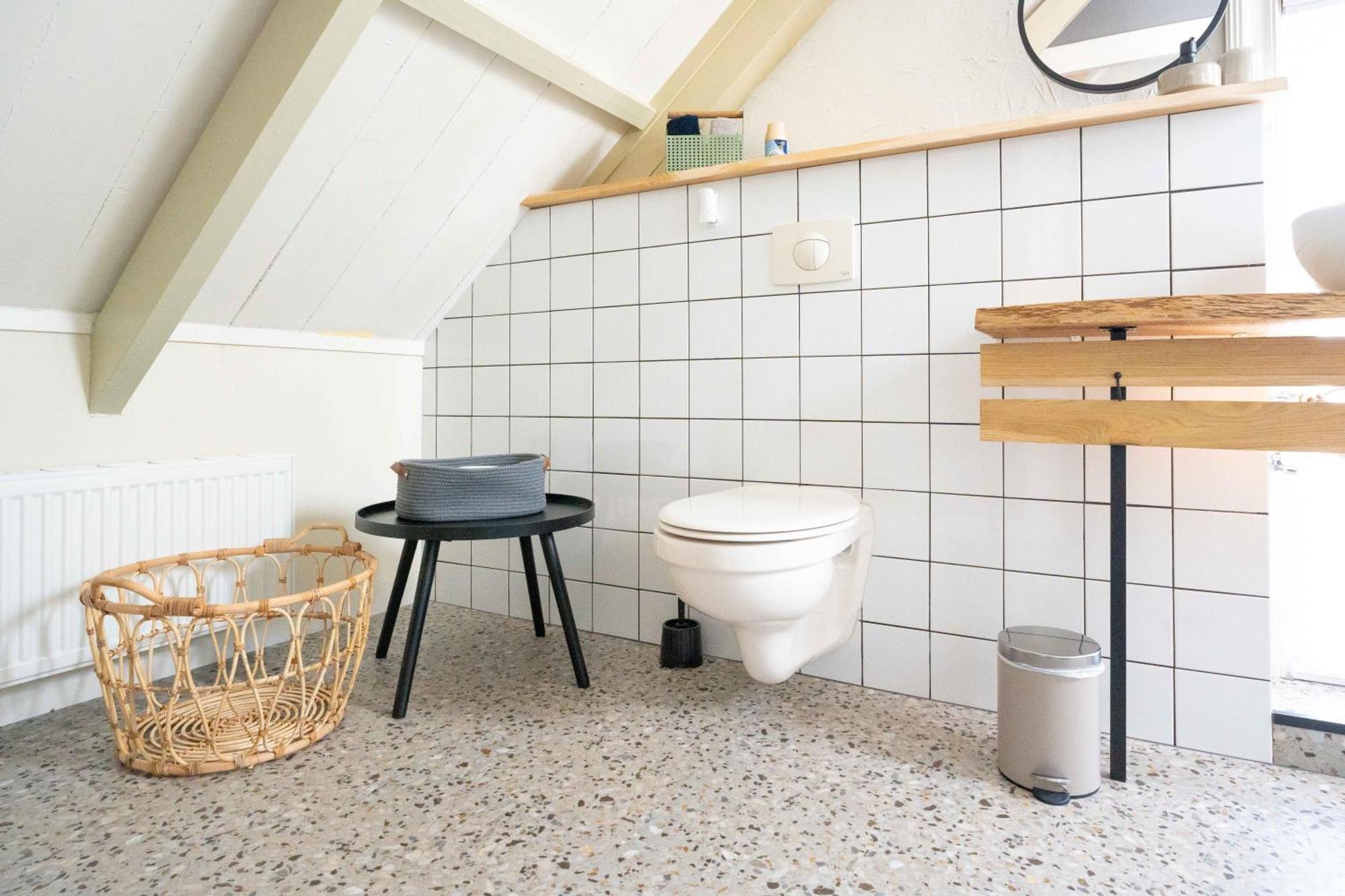 Sfeervol Verblijf In Oude Gemeentehuis Eenrum. Bagian luar foto
